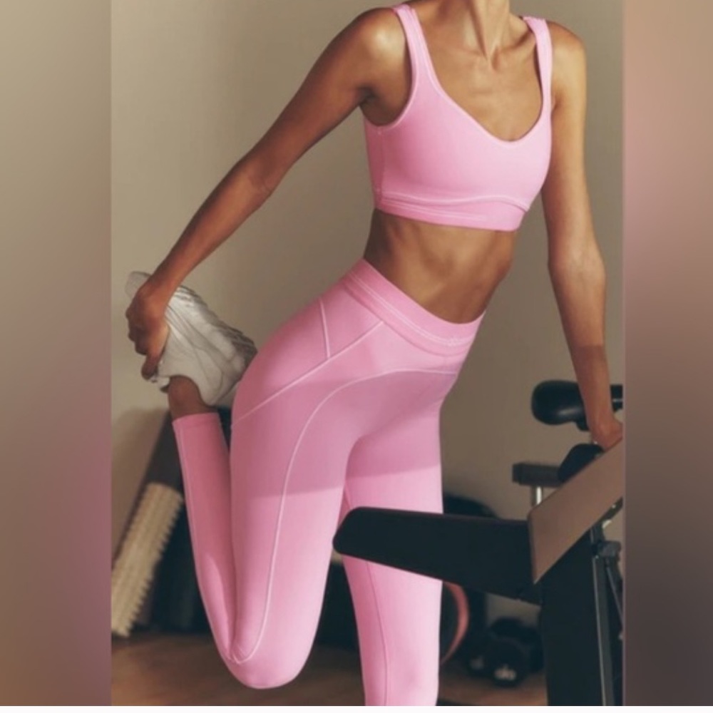 NWT Alo airbrush heartthrob legging in limited edition sweet pink!!!!